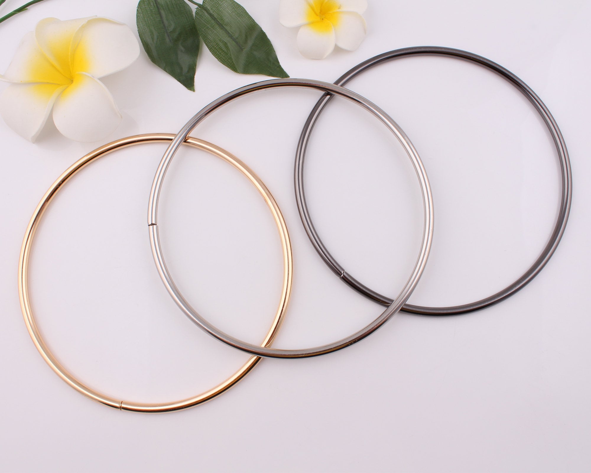 Gold store circle bag