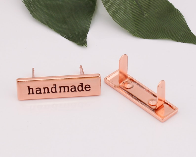 Handgjord metalletikett, handgjord metallväskeetikett, väskeetikett, personliga etiketter i läder, väske- och handväskedetaljer 2-5-10-20 st rose gold