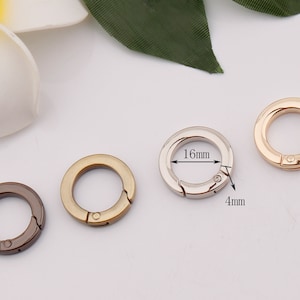 May include: Four metal key rings in different colors: silver, gold, bronze, and rose gold. The rings are 16 mm in diameter and 4 mm wide.
