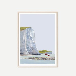 Könnte beinhalten: Ein Gemälde von weißen Klippen mit einem rot-weißen Sonnenschirm an einem kleinen Strand vor den Klippen. Der Himmel ist hellblau.