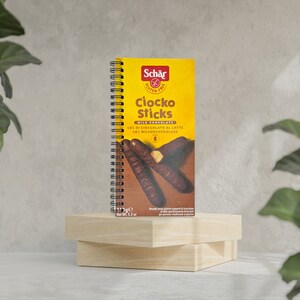 Quaderno Riciclato Unico Ciocko Sticks- Copertina da Scatole di Prodotti - Carta Riciclata Interna - Rilegatura a Spirale in Alluminio