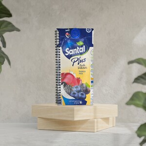 Quaderno Riciclato Unico Santal Mix - Copertina da Scatole di Prodotti - Carta Riciclata Interna - Rilegatura a Spirale in Alluminio