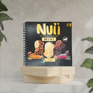 Quaderno Riciclato Unico Gelato Nuii - Copertina da Scatole di Prodotti - Carta Riciclata Interna - Rilegatura a Spirale in Alluminio