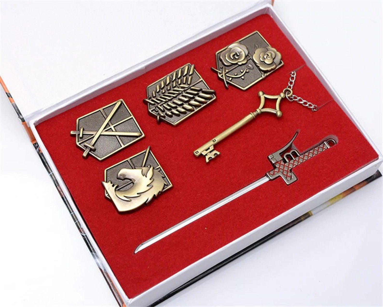 Attack on titan Gift Set Badges Necklace and Key Etsy