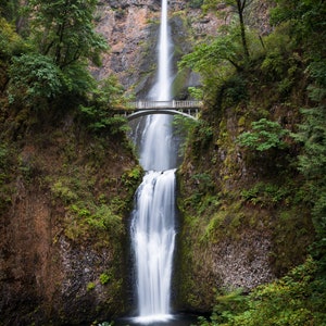 Multnomah Falls in the Columbia River Gorge, Oregon Instant Digital Download