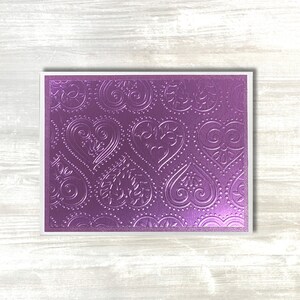 Purple Hearts wenskaart: perfect voor Valentijnsdag, verjaardagen of elke gelegenheid! Kaart is handgemaakt om te worden gedeeld met een speciaal iemand.