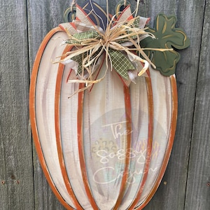 Pumpkin Door Hanger | Fall Door Hanger | Halloween Door Hanger | pumpkin Decor | Fall Decor | Vintage Pumpkin