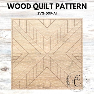 Könnte beinhalten: Hellbraunes Holz-Quiltmuster mit geometrischen Designs. Der Text "WOOD QUILT PATTERN" steht oben, darunter "SVG-DXF-AI". Das Design zeigt abgewinkelte Linien und ein kreisförmiges Logo unten rechts.