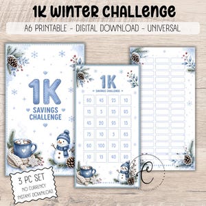 Op de afbeelding: Een driedelige A6 digitale downloadset voor een 1K winterspaaruitdaging. De ontwerpen bevatten blauwe en witte winterthema's met sneeuwpoppen, dennenappels, sneeuwvlokken en mokken met warme chocolademelk en een spaarraster.
