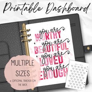 Könnte beinhalten: Druckbarer Dashboard mit dem Text "You are worthy, You are beautiful, You are loved, You are enough" in rosa und roter Schrift auf weißem Hintergrund. Das Dashboard befindet sich in einem schwarzen Planer mit goldenen Ringen. Es gibt ein separates Blatt Papier mit einem Herz-Tracker.