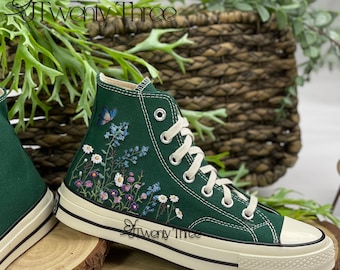 Kleine bloem geborduurd Converse, geborduurde Converse Chuck Taylors jaren 1970, geborduurde tuinbloem Converse, aangepaste bloem Converse