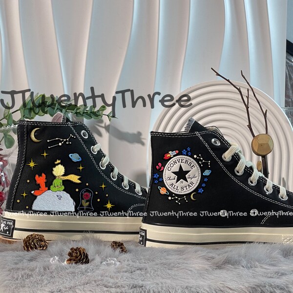 Converse Petit Prince et roses brodées/Petit Prince brodé main/Converse brodée/Converse univers et étoiles brodées