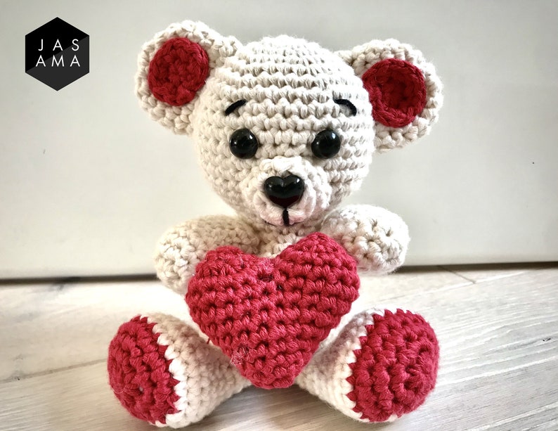 DIY kit Make your own heart-bear premium crochet starter kit image 2