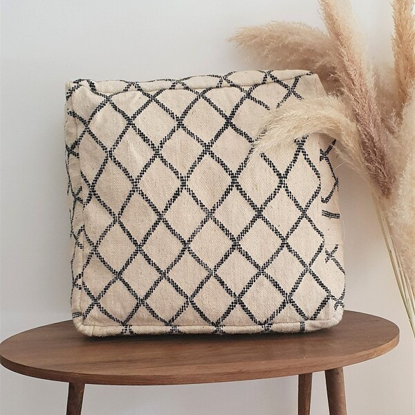 Pouf kilim en laine noir et blanc