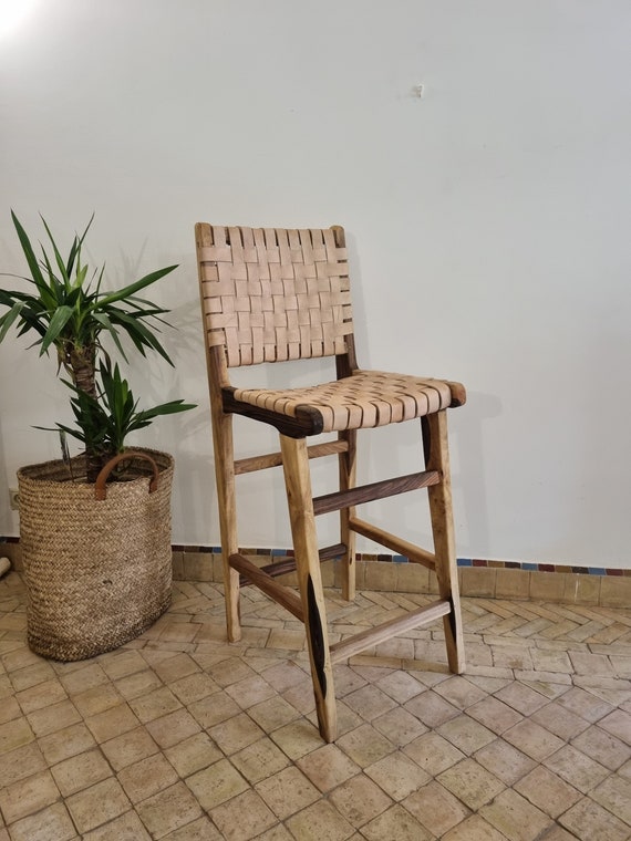 Trona de madera de nogal con protección + asiento de paja
