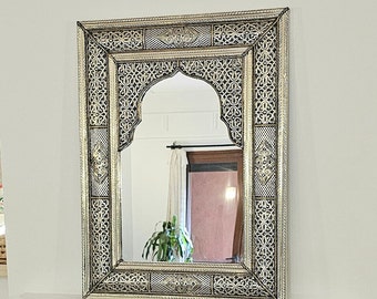 miroir oriental sculpté en laiton et fait main au Maroc