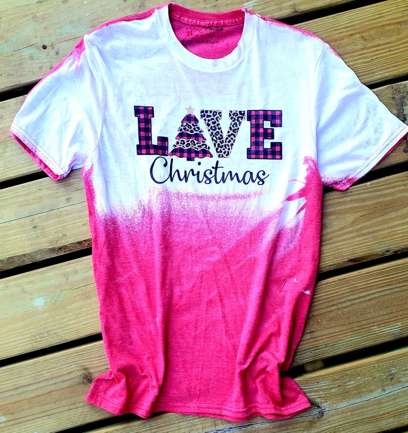 Love Christmas w Leopard print Bleached adult T shirt in Heather Red.