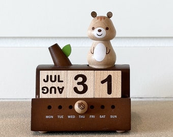 Wooden Squirrel Perpetual Calendar Music Box