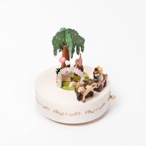 Carriage Garden Wedding Music Box