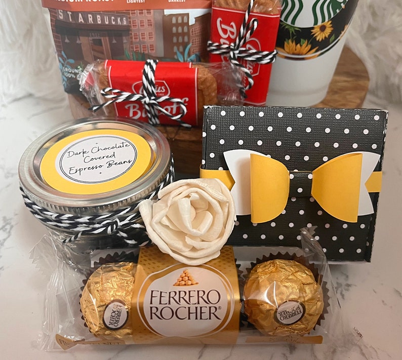 Caja de regalo de café Starbucks Deluxe de girasol, Amante del café, Adicto al café, Taza reutilizable personalizada, Pensando en ti, Regalo de cumpleaños imagen 2