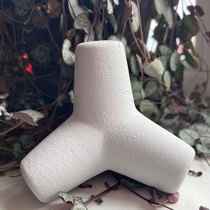 Handgemaakte tetrapod, golfbreker, lichtgrijs, cadeau voor zeeliefhebbers.