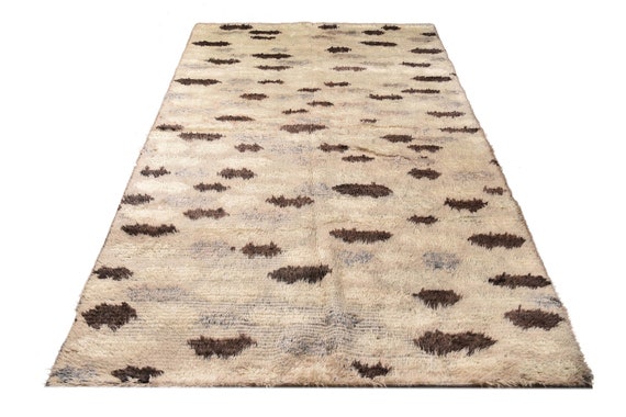 Very Diffrent Unique Moroccan Rug, 5'5''x 8'6''Faded Beige Color Shaggy Rug,Bohemian Rustic Rug,Handmade area rug,Faded Rug,Living Room