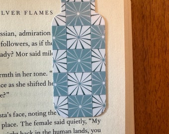 Floral Checked Magnetic Bookmark | vintage, blue, checker gift for book lovers, planner page saver, page holder, checkerboard bookmarks