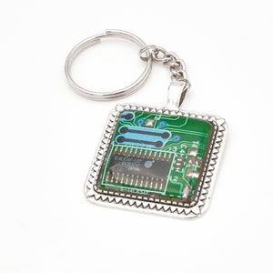 Green printed circuit board keychain with microprocessor, square frame metal alloy, protected with Epoxy resin - Bisuttronics.