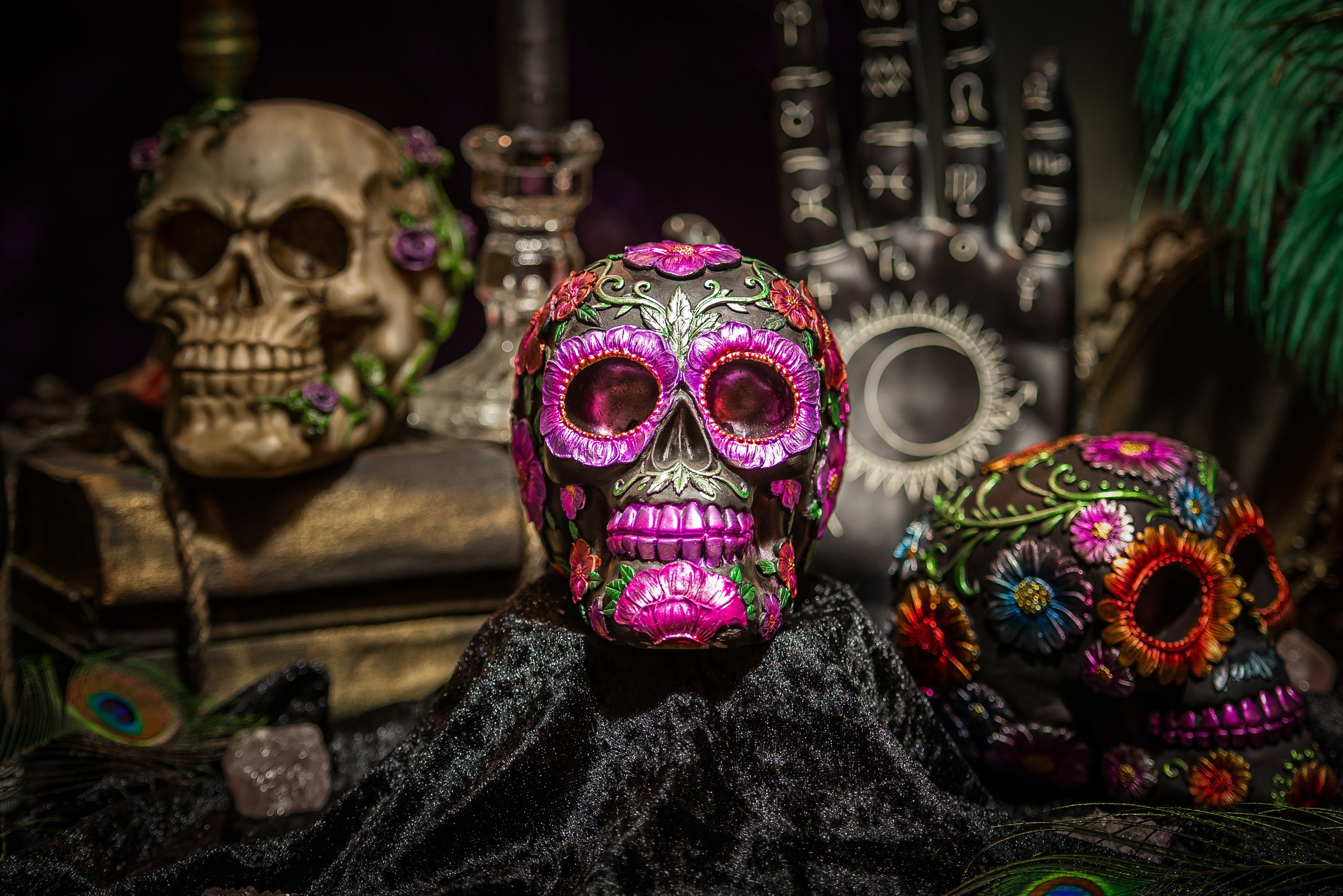 Kunststoffknopf - Sugar-Skull - mexikanischer Totenkopf mit gelber Bl