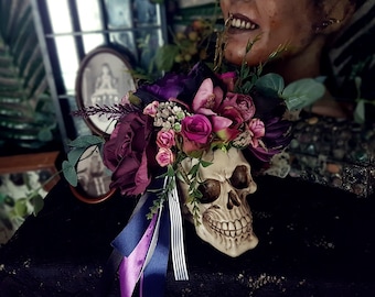 SKULL FLOWER BOUQUET, skull flowers, gothic art, gothic flower, halloween flowers, skull decor, gothic wedding decor, Moody bouquet, flower