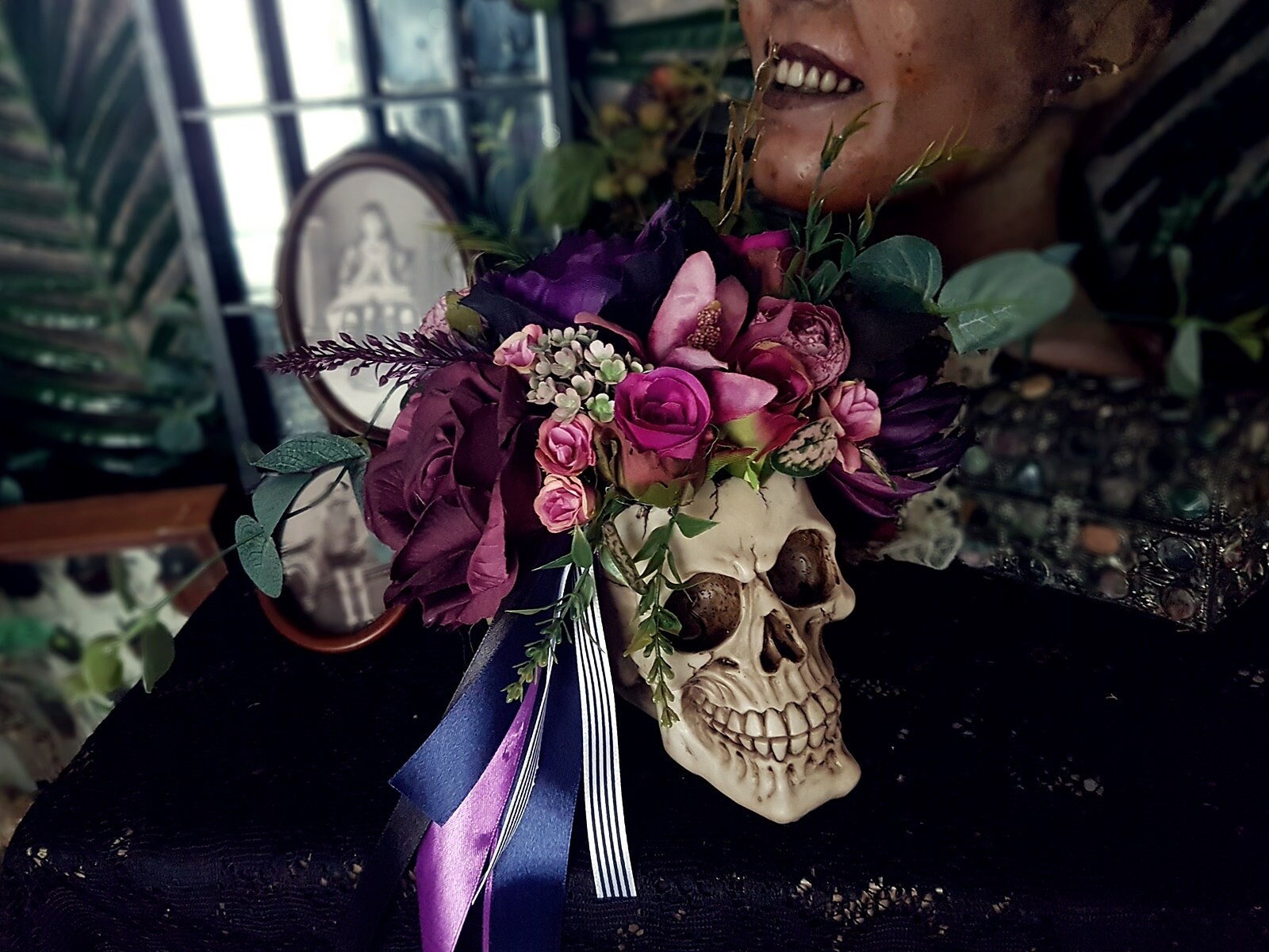 RAMO DE FLOR DE CRÁNEO, flores de calavera, arte gótico, flor gótica,  flores de halloween, decoración de calavera, decoración de boda gótica, ramo, image size:1600x1200