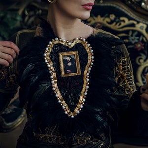BLACK GOLD FEATHER lace collar, Mona Lisa, Dark eyes, gothic jewelry, feather jewelry, oddity jewelry, gothic, feather costume, Brooch