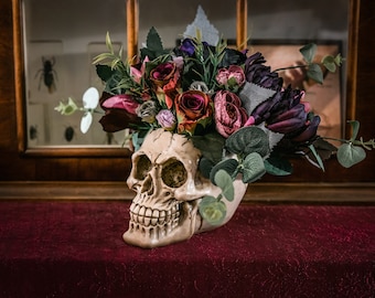 SKULL FLOWER BOUQUET, gothic art, gothic flower arrangement, halloween table decor, skull decor, gothic wedding decor, Moody bouquet, flower