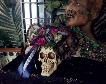 SKULL FLOWER BOUQUET, skull flowers, gothic art, gothic flower, halloween flowers, skull decor, gothic wedding decor, Moody bouquet, flower