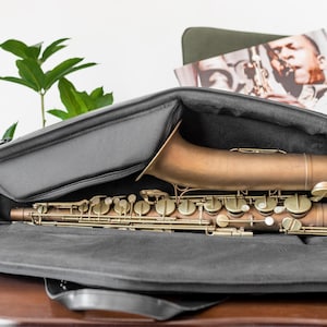 BOLSA PARA SAXOFÓN TENOR de piel vegana de primera calidad. Estuche duradero para saxofón, perfecto para guardar y proteger tu saxofón. Regalo para saxofonistas tenores