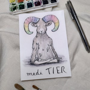 Widder Meditier Meditation, Postkarte in Aquarell mit Handlettering, Grußkarte, Ruhe Wortwitz Humor Tier Sternzeichen