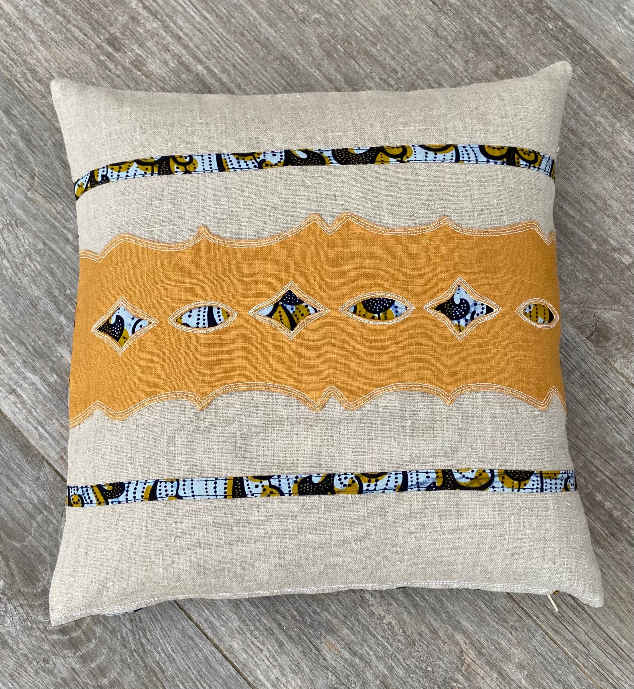 Coussin Collection Arabesques Numéro 3 Beige et Jaune