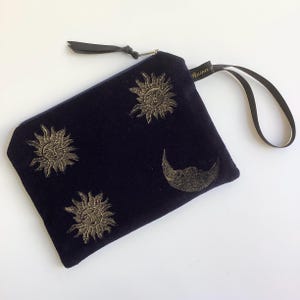 Midnight Blue Sun and Moon Zip Beutel | Samt Zip-Pouch | Schminktasche | Handbedruckte Geldbörse | Federmäppchen