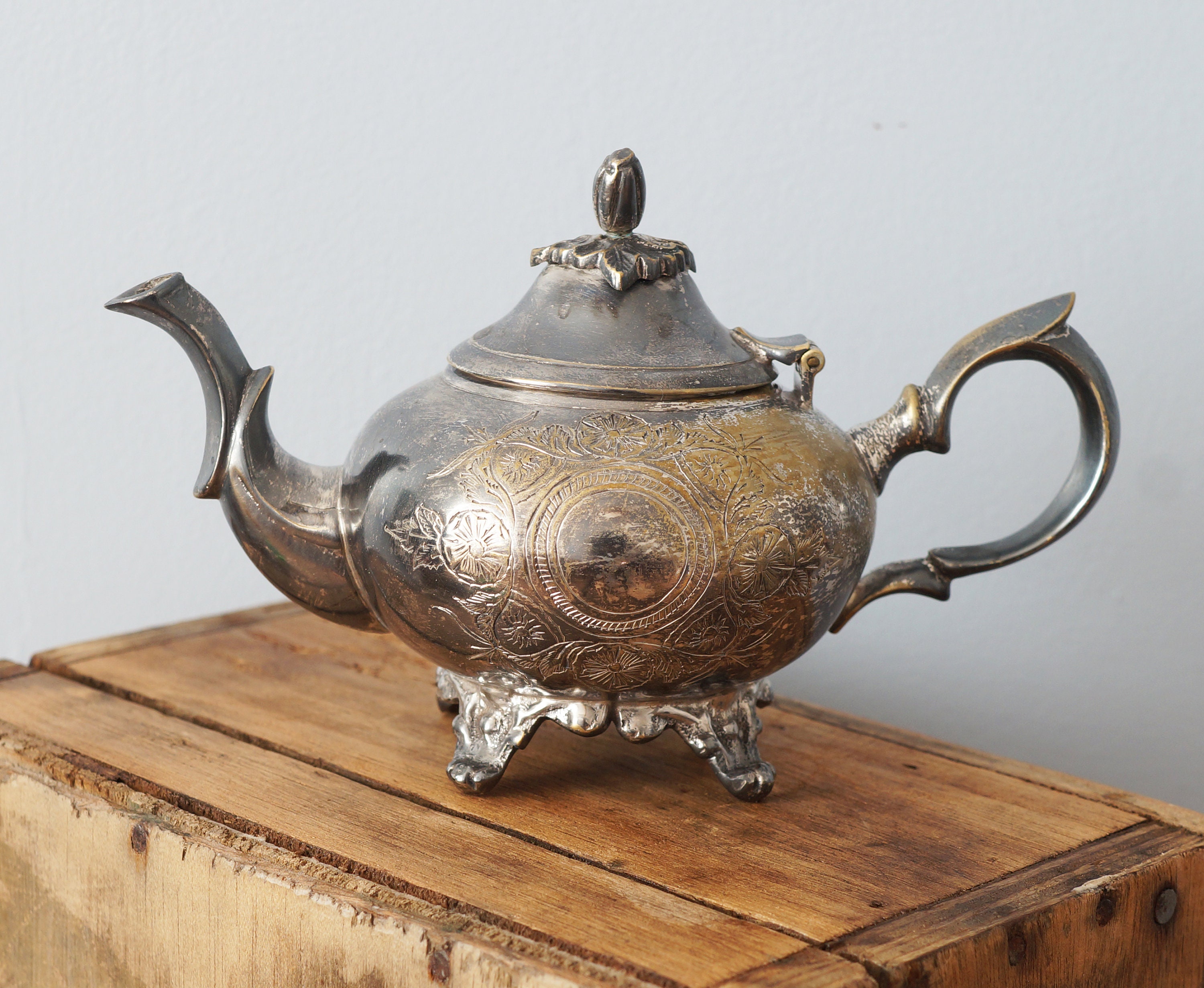 Petite Théière en Métal Argenté