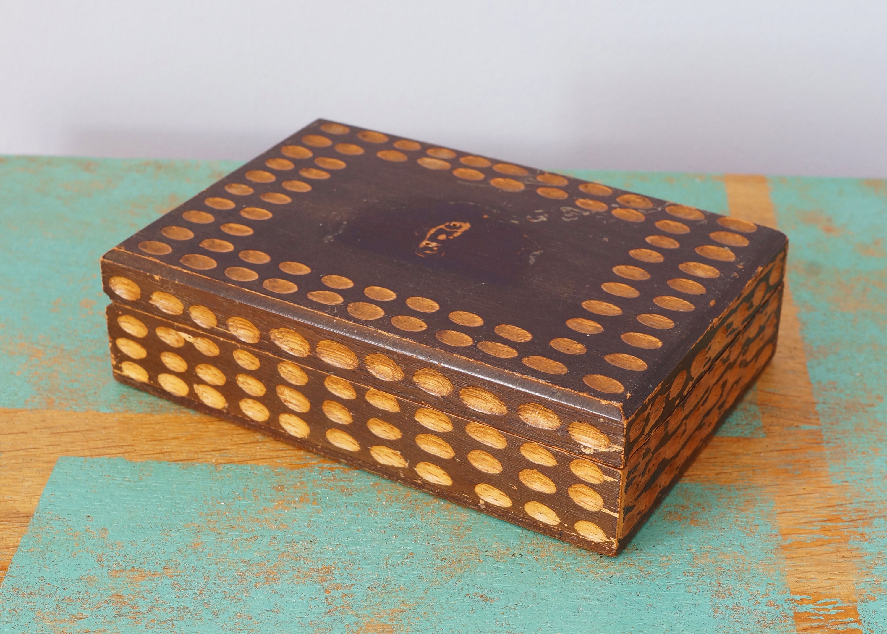 Boîte en Bois Gravée Vintage