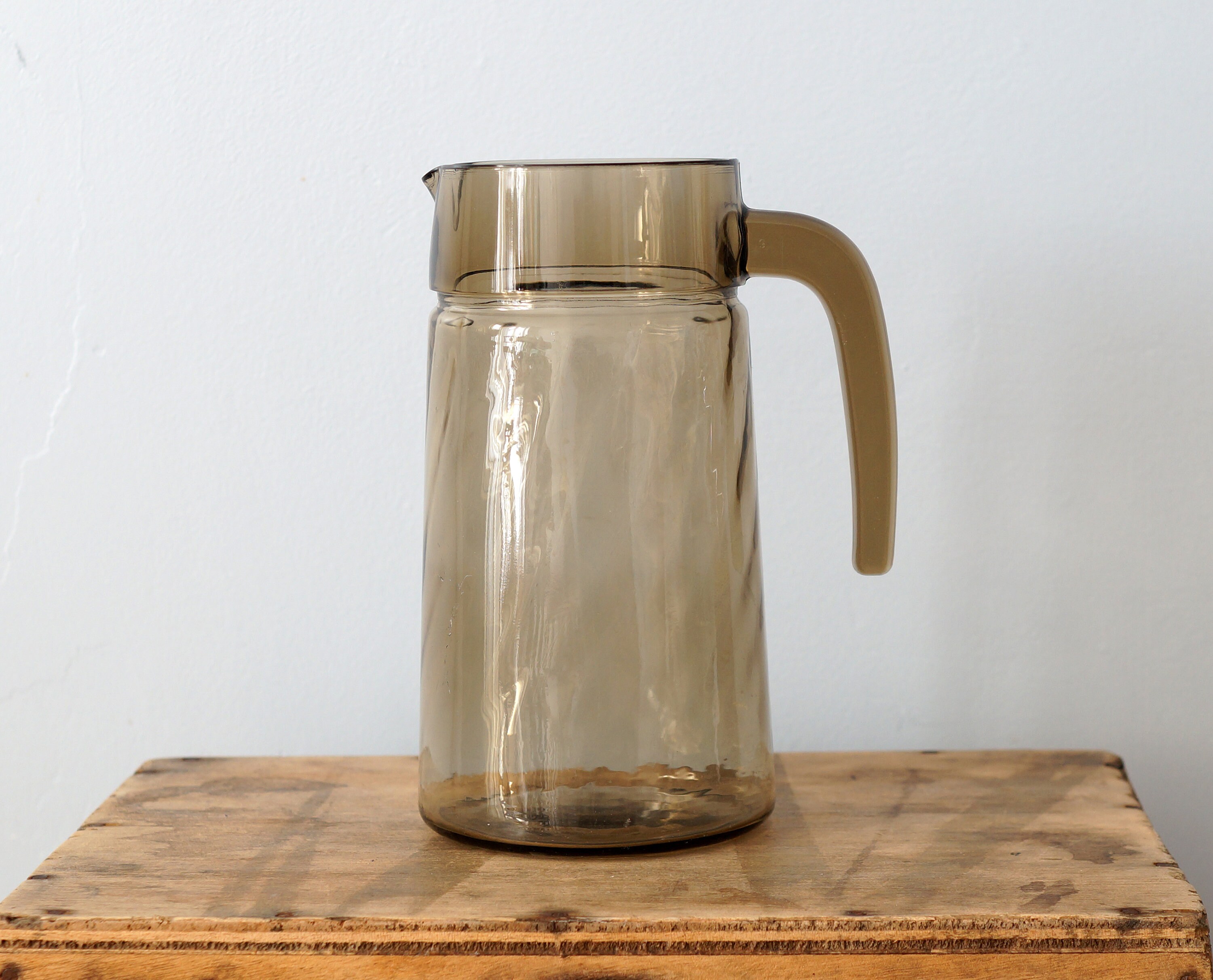 Carafe Torsadée en Verre Brun Vintage