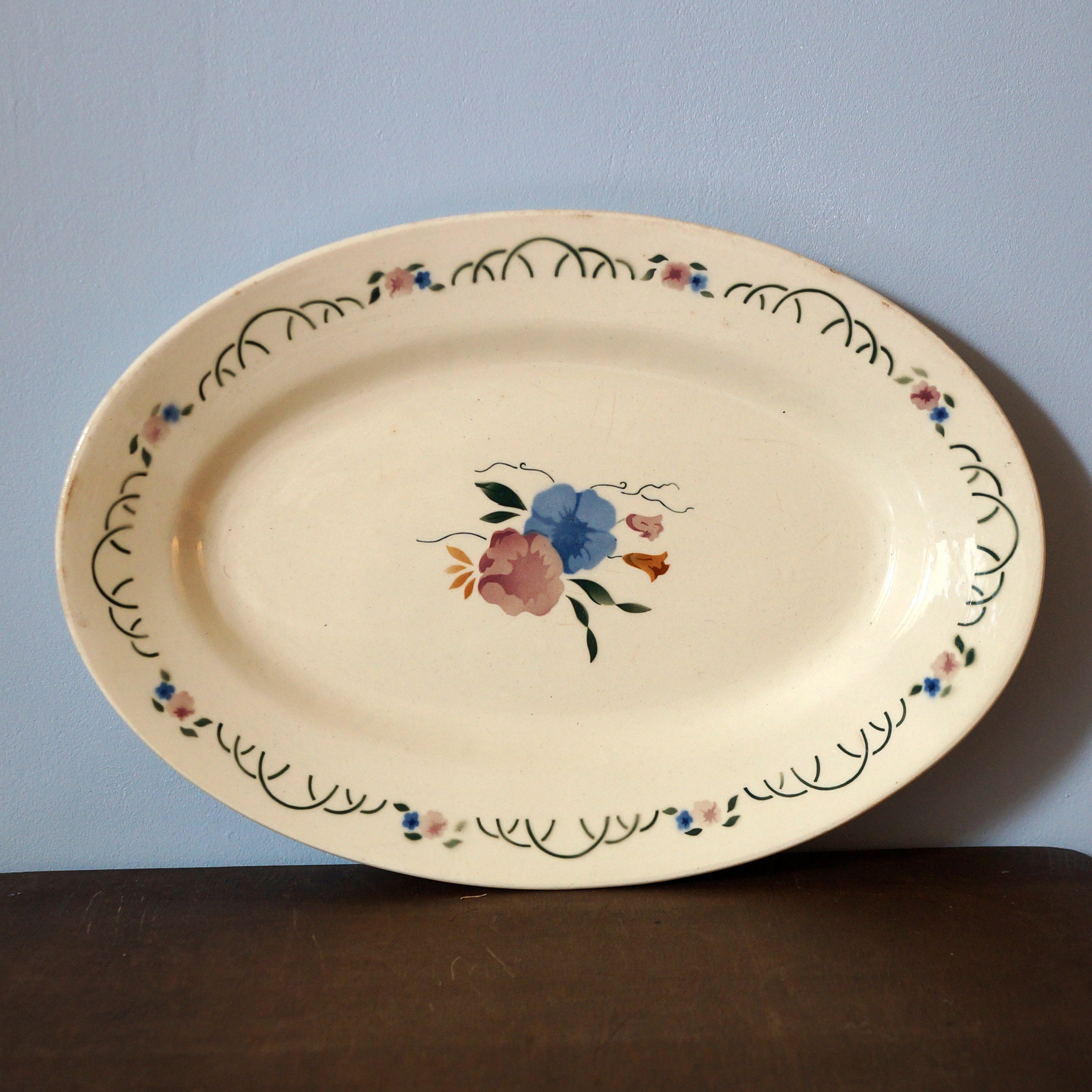 Superbe Assiette Ovale style Digoin-Sarreguemines avec Décor Floral. Vintage. Céramique. France