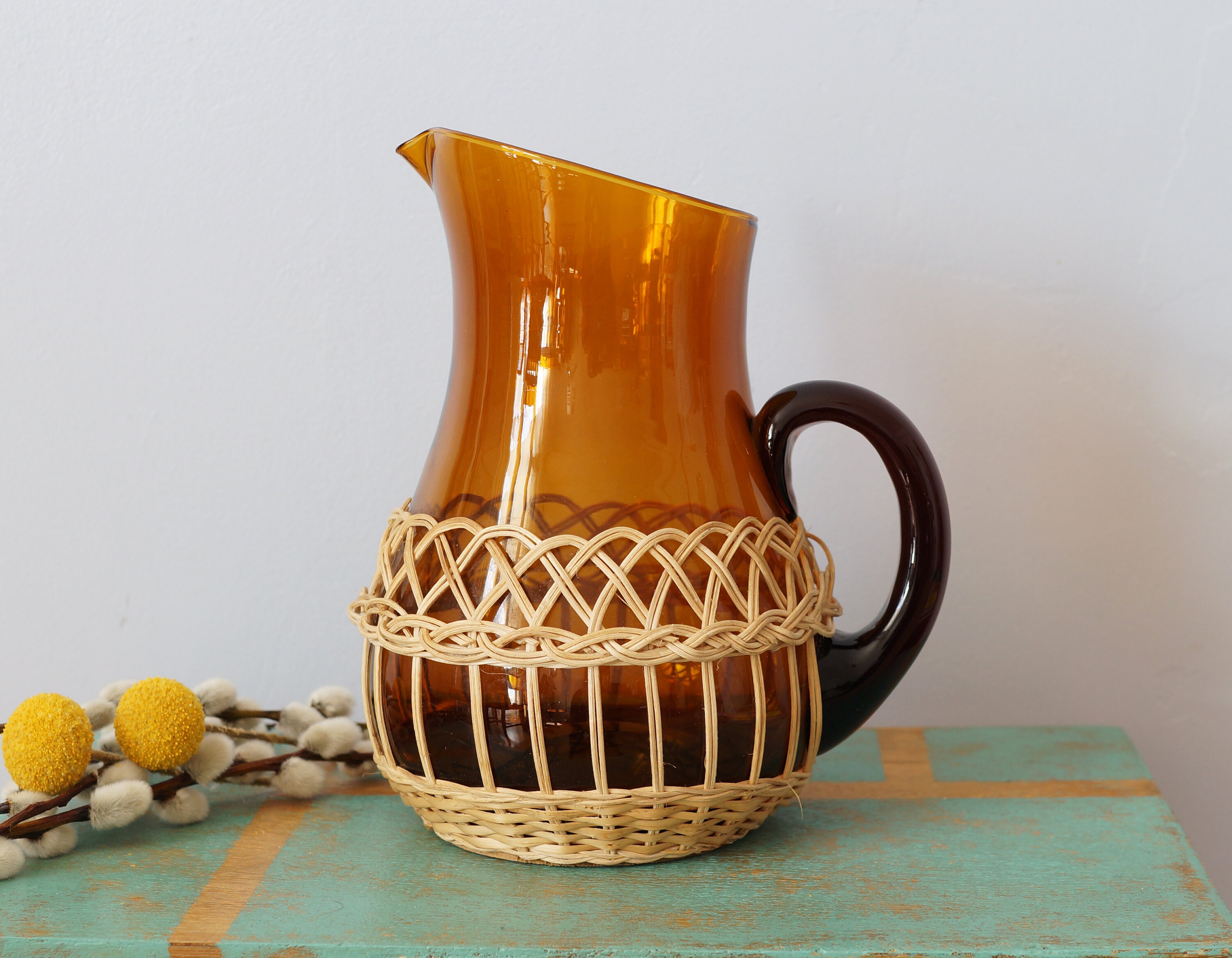 Carafe en Verre Ambré Habillée d'osier, Vintage