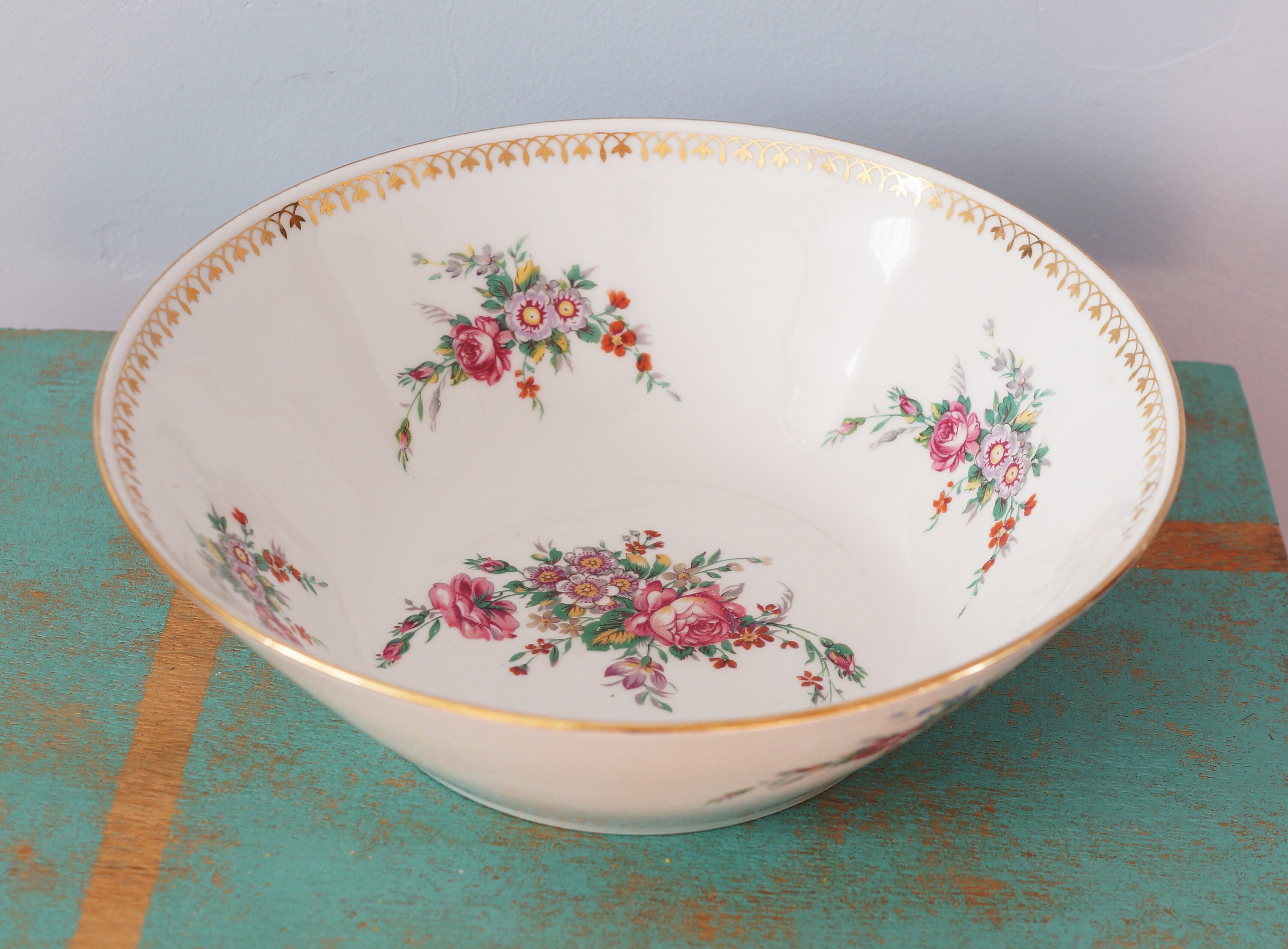 Saladier en Porcelaine Liseré Doré et Motifs Fleuris Vintage