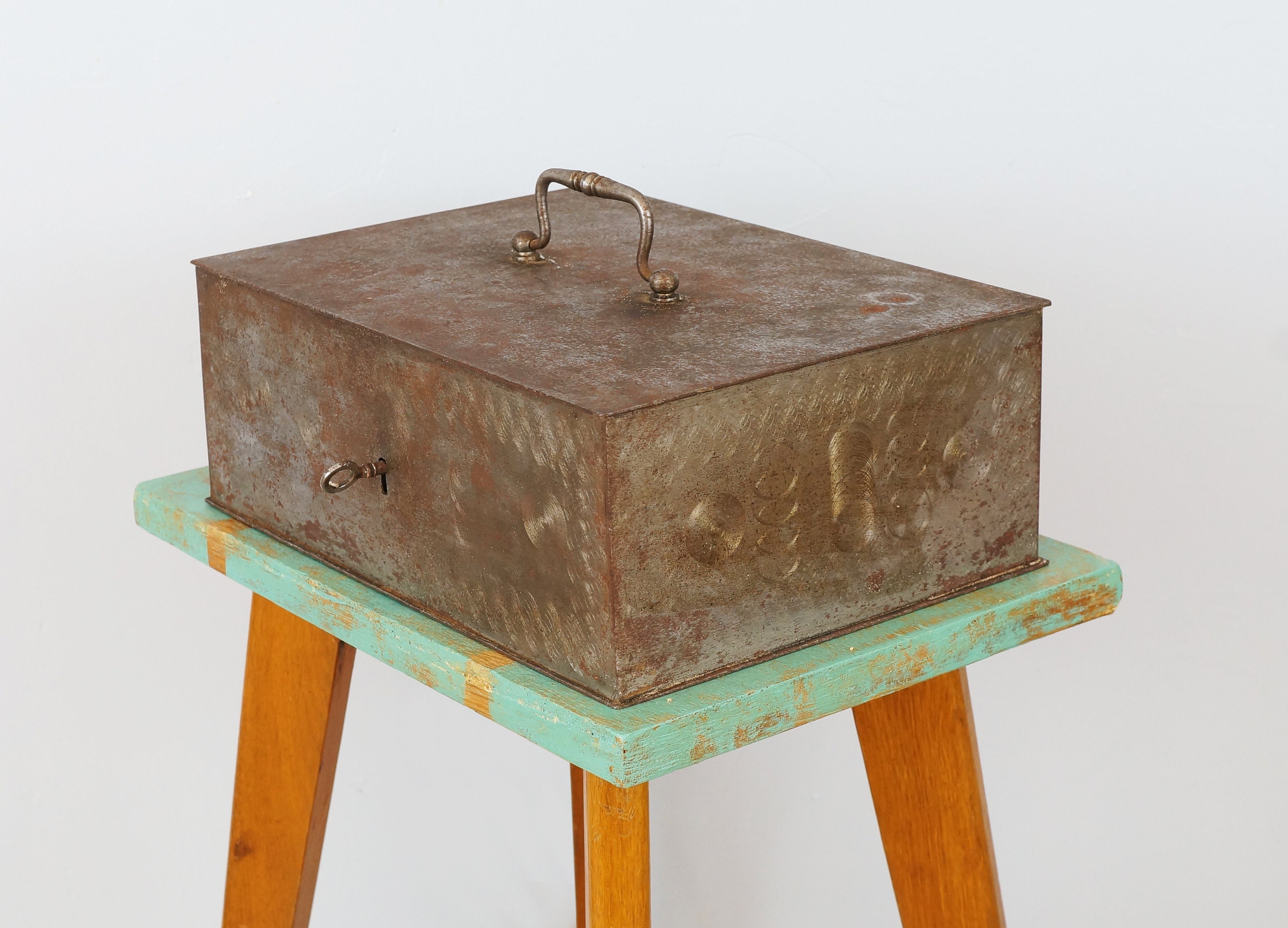 Grosse Boîte en Fer à Clé, Ancienne