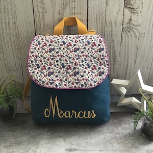 Sac à dos maternelle personnalisé brodé – motif liberty fleuri – sac prénom enfant – fait main en coton