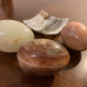3 Vintage Marble Eggs & Handcraft Valleta Glass Plate