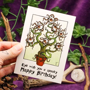 Carte postale de joyeux anniversaire Carte d'anniversaire fantasmagorique Carte postale drôle Art botanique Carte-cadeau d'anniversaire gothique Carte de plante fantasmagorique Arbre de globe oculaire Cadeau gothique