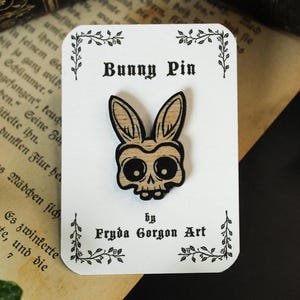 Hasen Schädel Anstecker: Gothic Hase Brosche - Gruseliges Goth Ostergeschenk