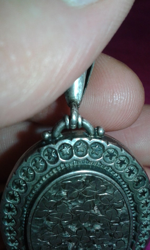 A Victorian pure silver hand etched engraved lock… - image 7